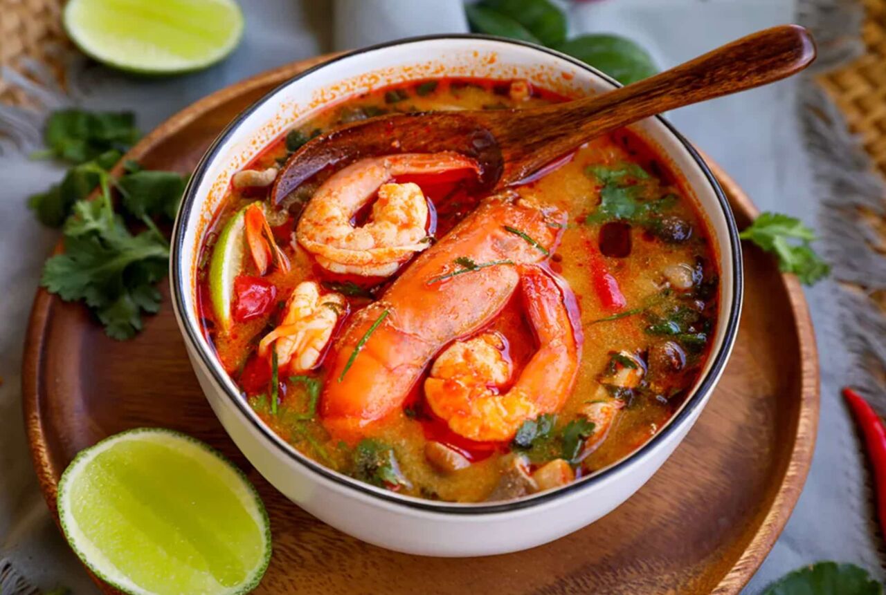 Tom Yum Çorbası Tarifi: Tayland’ın Acı-Ekşi Aromalı Lezzeti