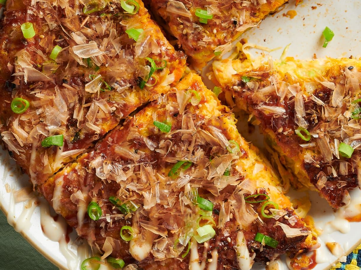 Japon Mutfağının Lezzetli Sırrı: Evde Okonomiyaki Tarifi