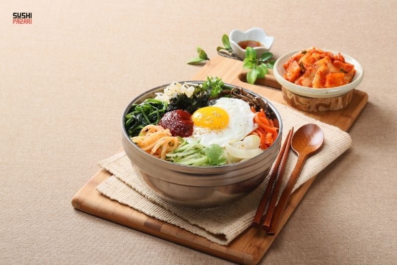 Renkli, Doyurucu ve Sağlıklı: Kore Mutfağından Bibimbap Tarifi