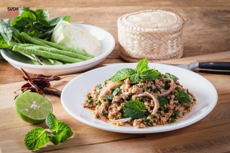 Tayland’dan Ferah ve Baharatlı Bir Lezzet: Larb Tarifi (Tay Usulü Et Salatası)
