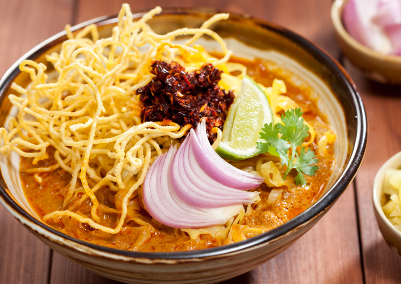 Khao Soi: Kuzey Tayland’ın Baharatlı ve Kremsi Noodle Çorbası