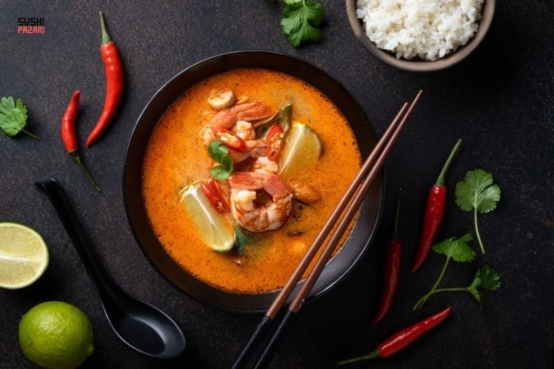 Tom Yum Çorbası Tarifi: Tayland’ın Acı-Ekşi Aromalı Lezzeti 