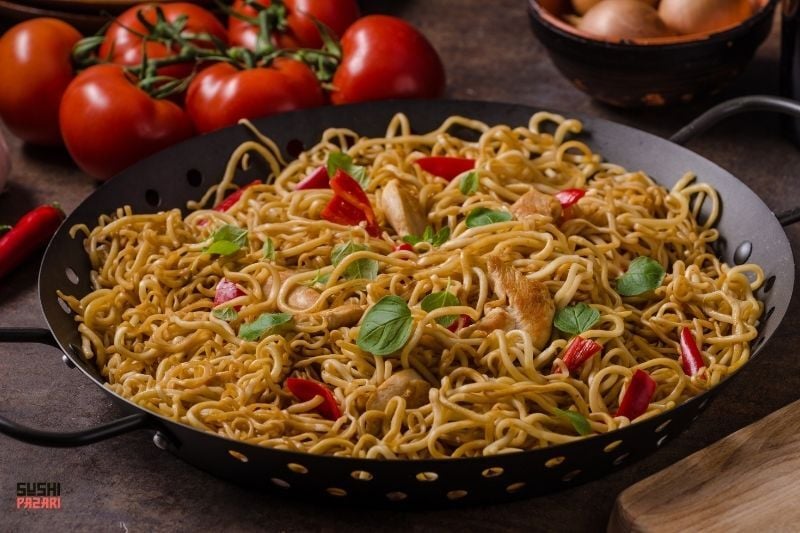  Evde Noodle Yapımı: 3 Malzemeyle Pratik Tarif