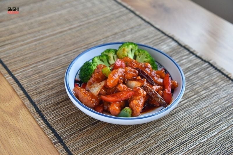 Sushi Pazarı'nda Çin Usulü Tatlı Ekşi Tavuk: Asya Lezzetinin Evinizdeki Yansıması